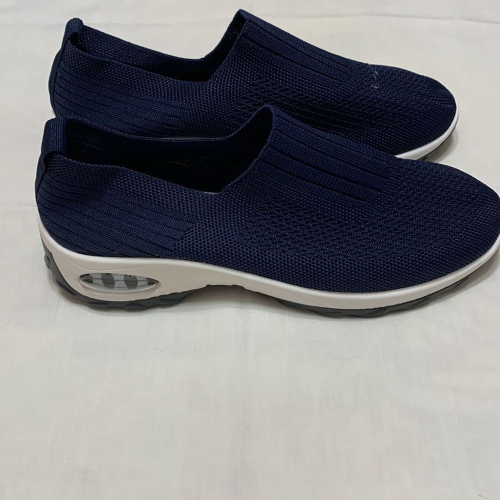 NWOT size 8 women’s navy blue slip ins